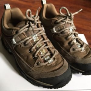 Womens Hiking Shoes Columbia sz 8.5